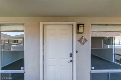 714 Oakmont Avenue 1104 Entry