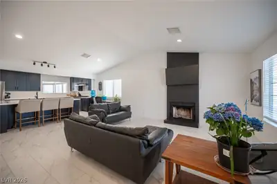 3139 Regal Oak Drive Living Room