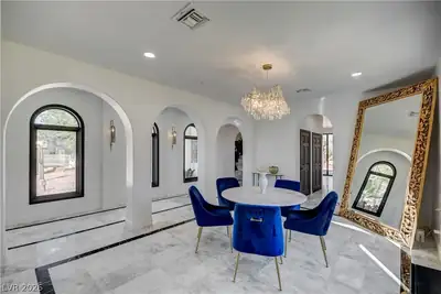 2920 El Camino Road Dining Area