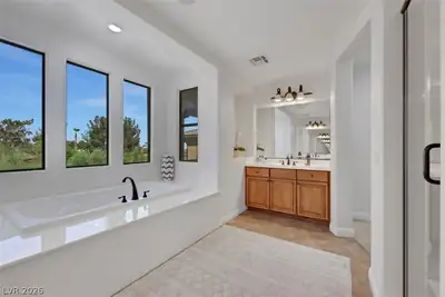 915 Via Canale Drive Primary Bathroom