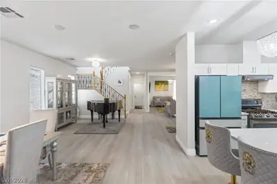 3573 Pinnate Drive Dining Area