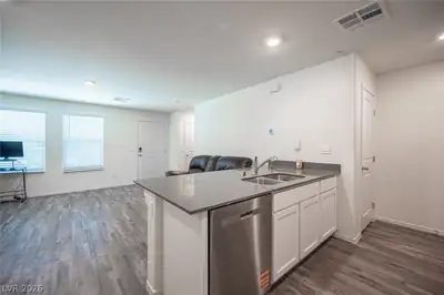 6144 Musas Garden Street Kitchen