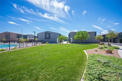6144 Musas Garden Street Yard
