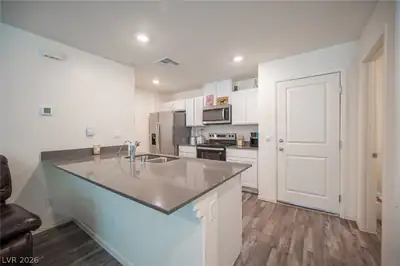 6144 Musas Garden Street Kitchen