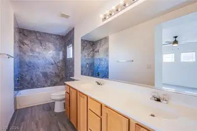 10537 Redwood Ash Avenue Primary Bathroom