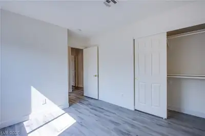 10537 Redwood Ash Avenue Bedroom
