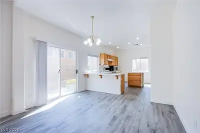 10537 Redwood Ash Avenue Kitchen