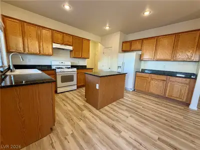 5613 Clotidle Soupert Court Kitchen