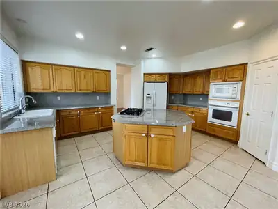 41 Chateau Whistler Court Kitchen