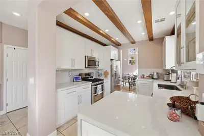 1701 Drifters Peak Street Kitchen