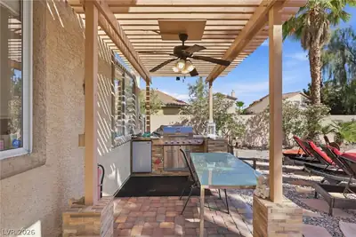 1701 Drifters Peak Street Patio