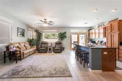 506 Short Crest Court Living Room