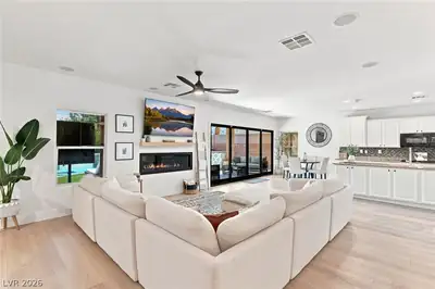 3789 Via Di Girolamo Avenue Living Room