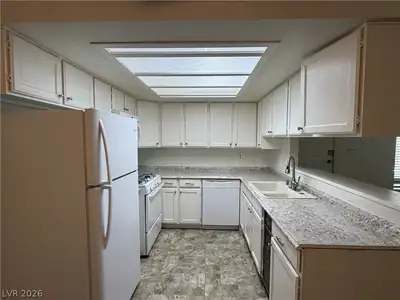 1404 SANTA MARGARITA Street A Kitchen