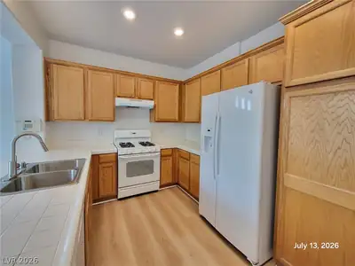 6142 Novelty Street Kitchen