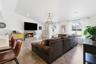 6436 Beechcrest Road Living Room
