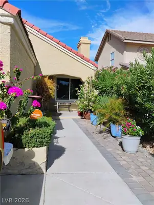 904 Shady Creek Drive Entry