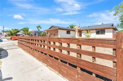 5916 Balzar Avenue Las Vegas, NV 89108