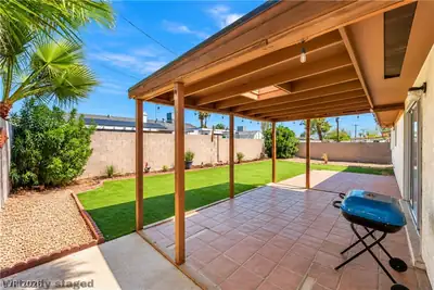 5916 Balzar Avenue Patio