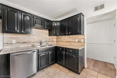 5916 Balzar Avenue Kitchen