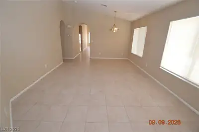 6485 Abbeville River Court Living Room
