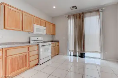8473 Barossa Court Kitchen
