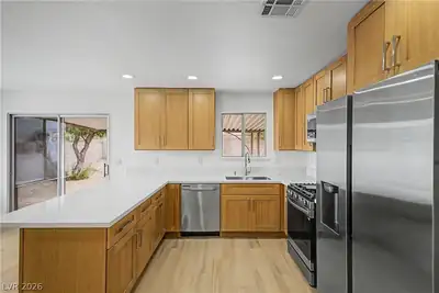6258 Bayview Circle Kitchen