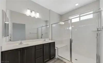 1810 Pebble Cove Avenue Primary Bathroom
