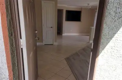 8101 West Flamingo Road 2040 Entrance Foyer
