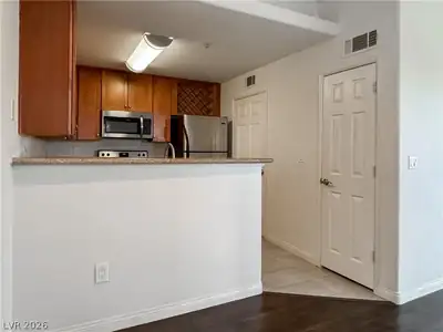 4400 South Jones Boulevard 3086 Kitchen