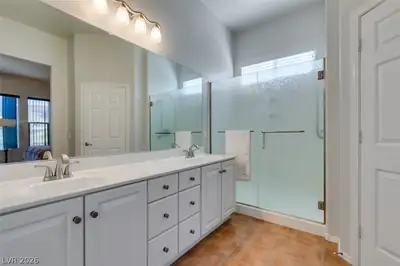 541 MOUNTAIN LINKS Drive Primary Bathroom