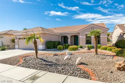 541 MOUNTAIN LINKS Drive Front of Structure