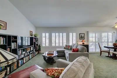 511 Winding Oak Court Living Room