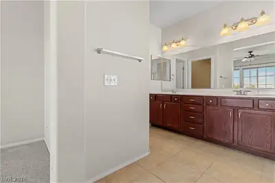 8396 Waylon Avenue Primary Bathroom