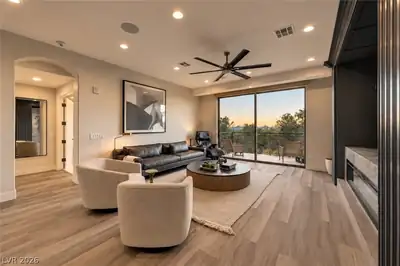 9101 Alta Drive 11 Living Room