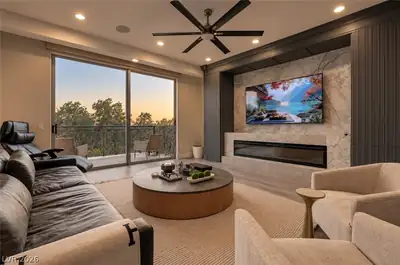 9101 Alta Drive 11 Living Room