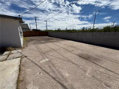 150 Metropolitan Drive Yard