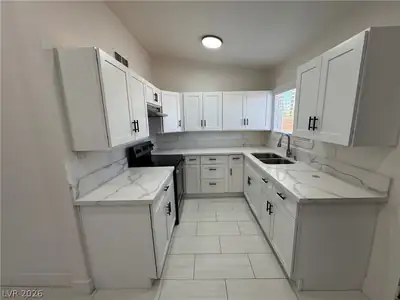 150 Metropolitan Drive Kitchen