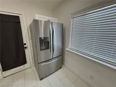 150 Metropolitan Drive Kitchen