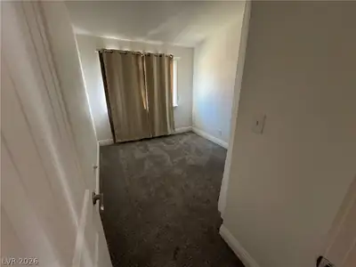 150 Metropolitan Drive Bedroom