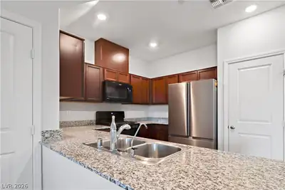 3274 Palindrome Avenue Kitchen
