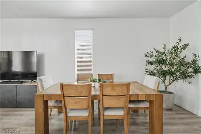 9751 ALEUTIAN Dining Area
