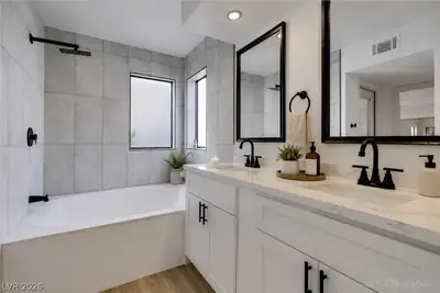 4702 Obannon Drive A Bathroom