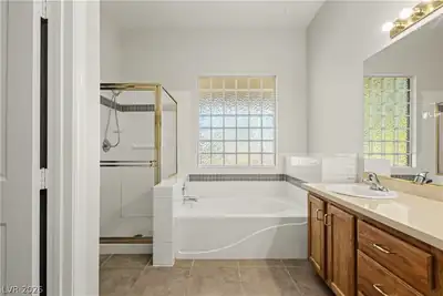 1578 Livingston Drive Primary Bathroom