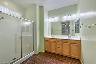 6781 Bristle Falls Street, Las Vegas, NV 89149 Primary Bathroom
