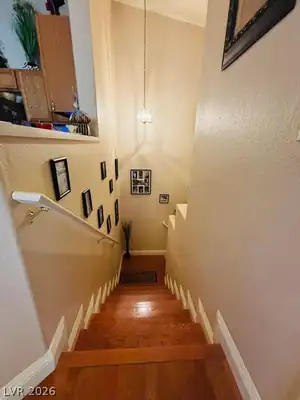 6068 Shyley Street 101 Stairs