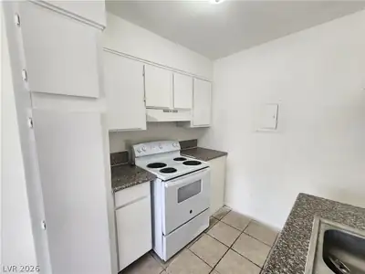 2513 Cedar Avenue Kitchen