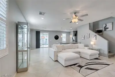 2927 Tranquil Brook Avenue Living Room