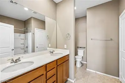 2255 Valdina Street Primary Bathroom