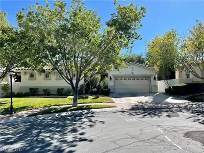 1132 Piazza Navona, Henderson